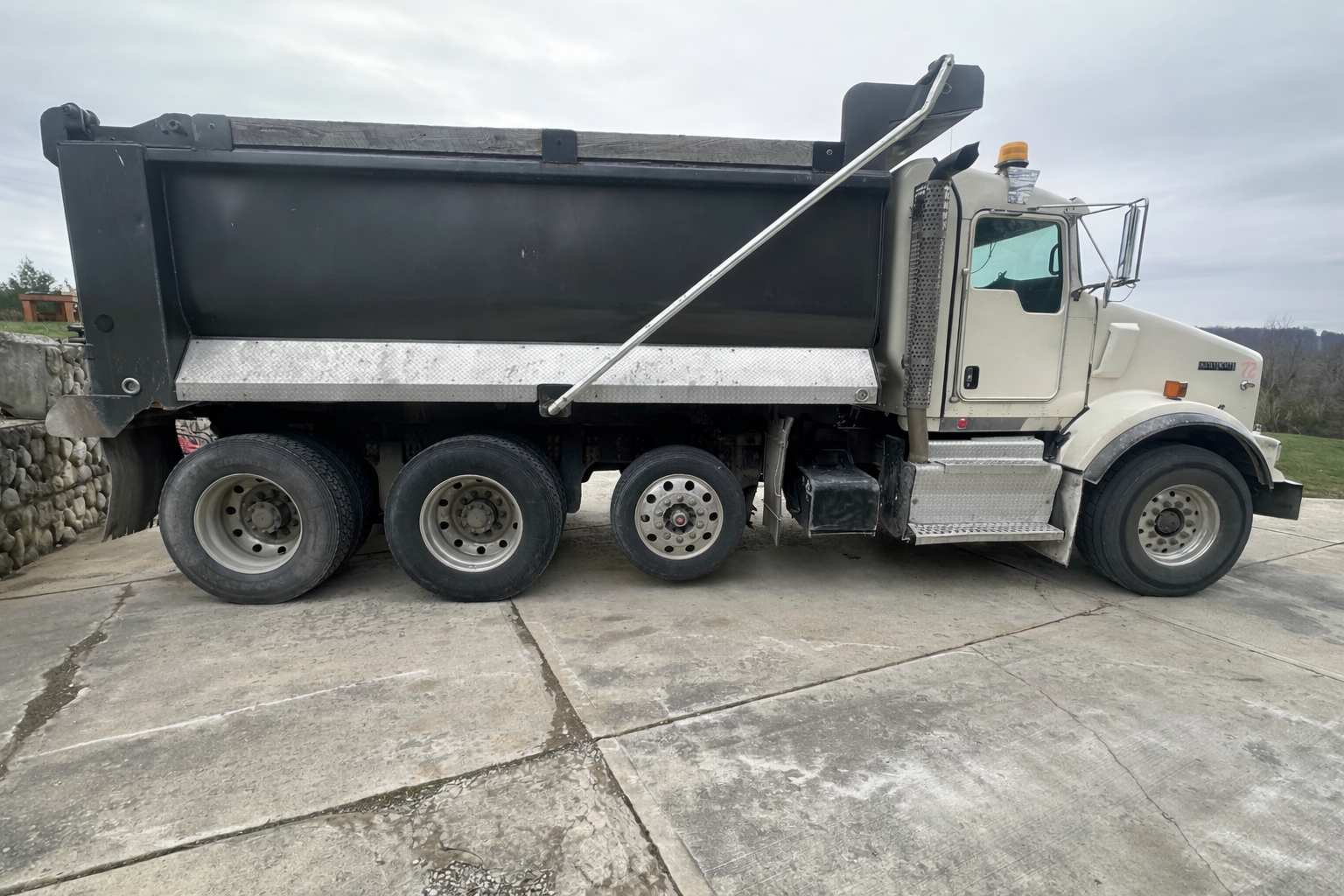 2015 KENWORTH T800 - Image 10